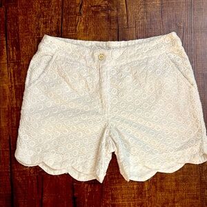 Lulu B White eyelet scalloped shorts.